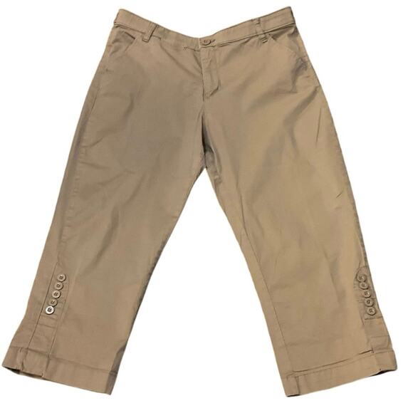 Lee Women’s Comfort Waist Khaki Capris Pants Size M Button Hem Cropped Chino - Picture 2 of 8